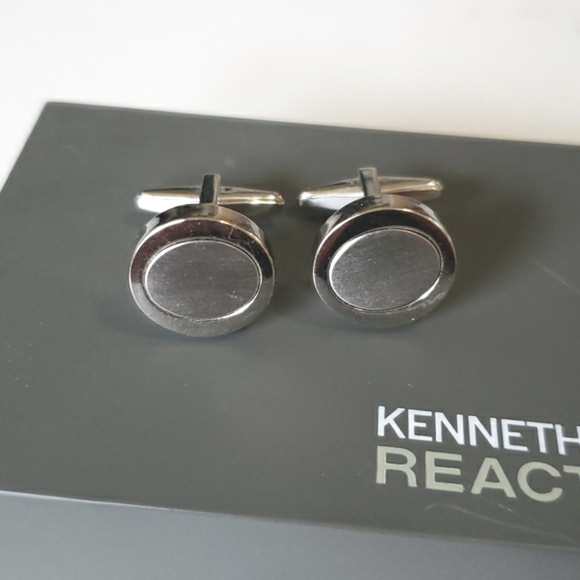 Kenneth Cole Reaction silver Cufflinks EUC - Picture 3 of 6